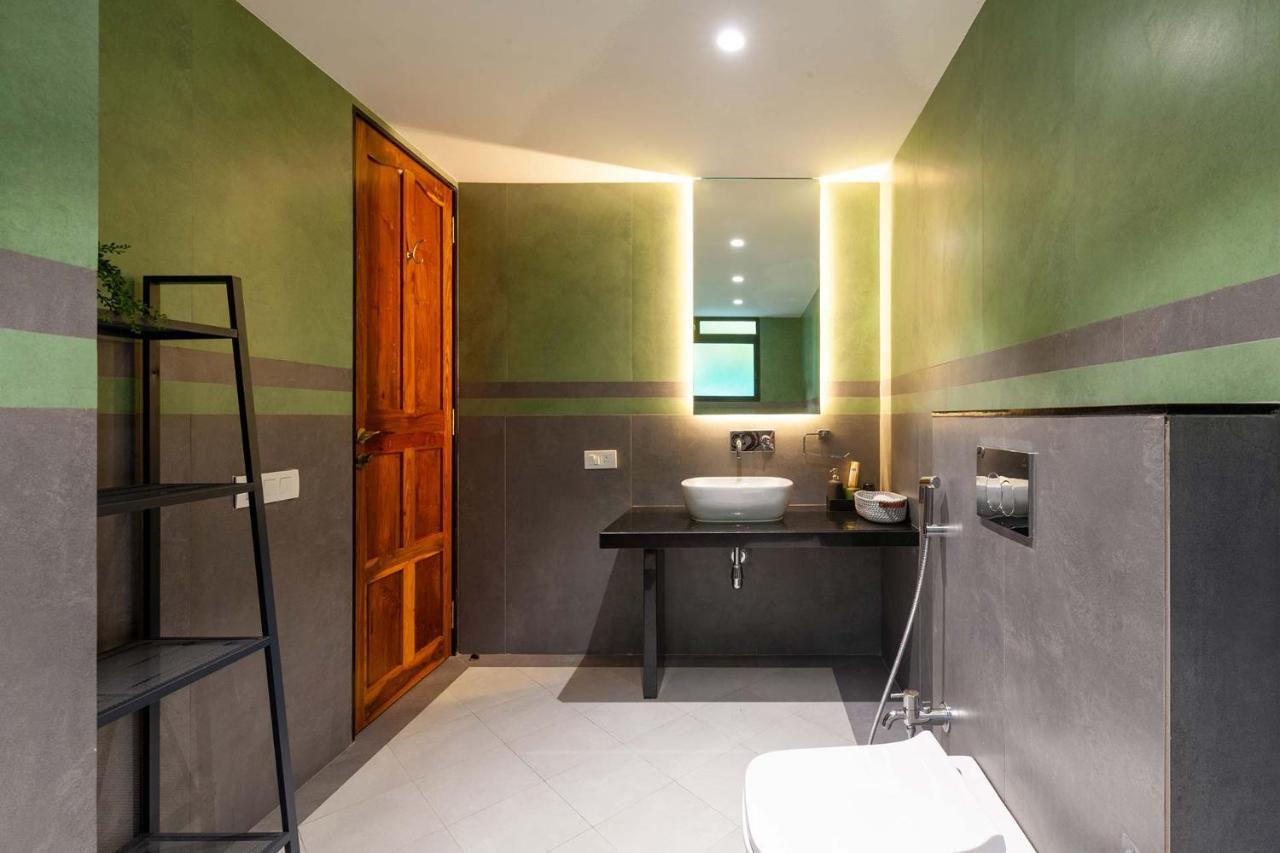 Villa Sereno By Stayvista - An Elegant And Entertaining Retreat Featuring A Swimming Pool, Outdoor Jacuzzi, Modern Interiors, And A Snooker Table Alībāg Esterno foto