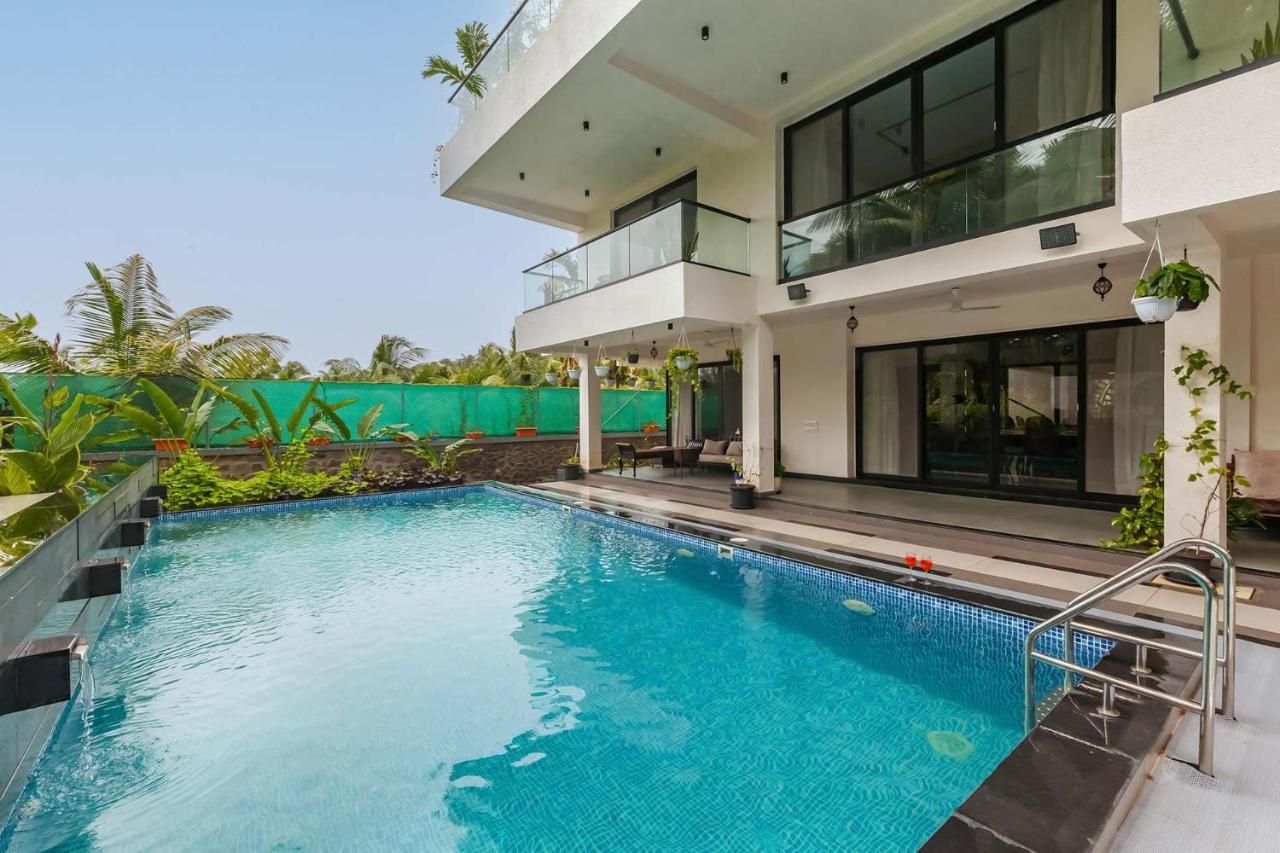 Villa Sereno By Stayvista - An Elegant And Entertaining Retreat Featuring A Swimming Pool, Outdoor Jacuzzi, Modern Interiors, And A Snooker Table Alībāg Esterno foto