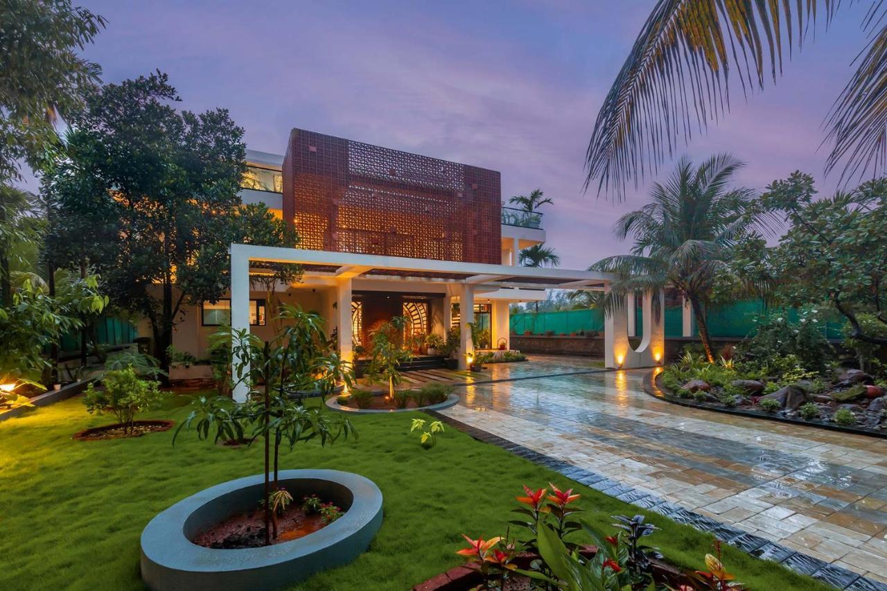Villa Sereno By Stayvista - An Elegant And Entertaining Retreat Featuring A Swimming Pool, Outdoor Jacuzzi, Modern Interiors, And A Snooker Table Alībāg Esterno foto