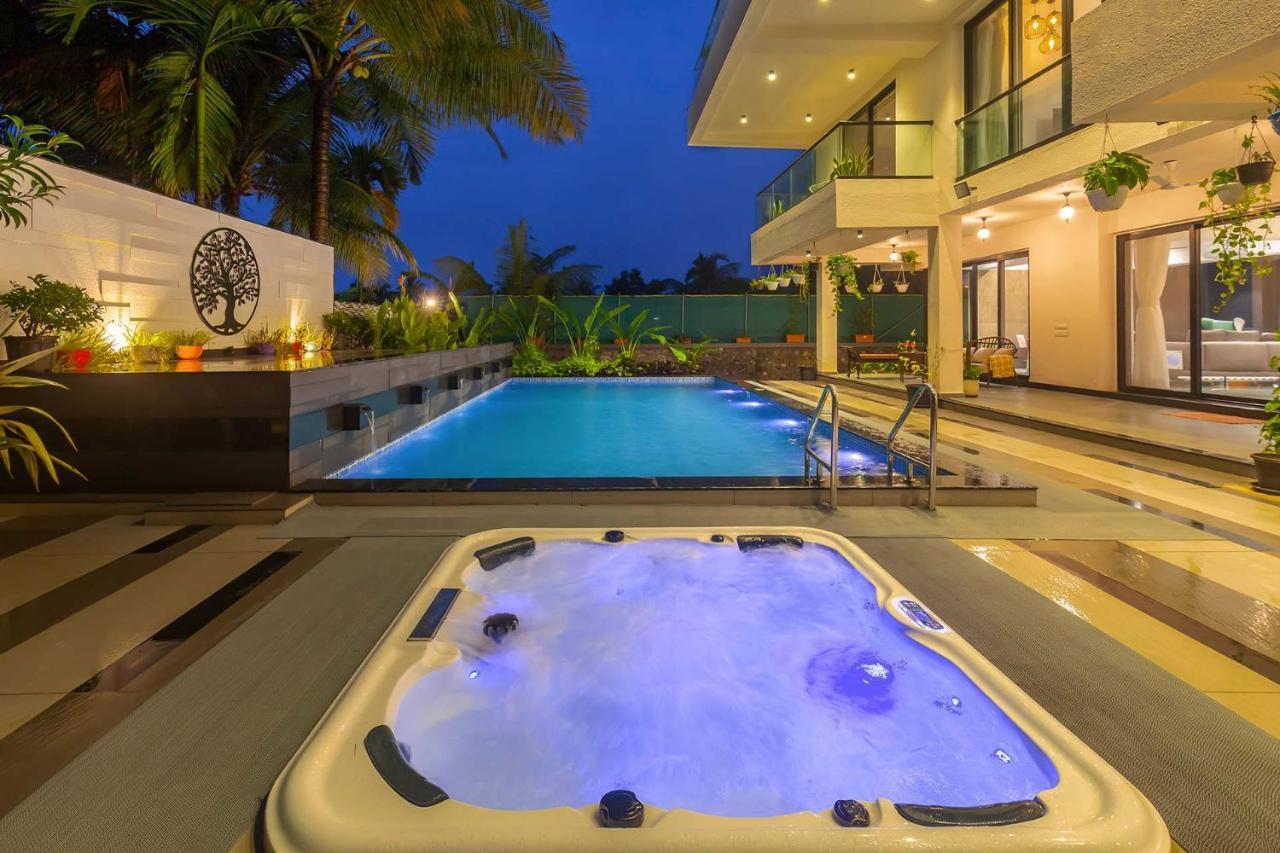 Villa Sereno By Stayvista - An Elegant And Entertaining Retreat Featuring A Swimming Pool, Outdoor Jacuzzi, Modern Interiors, And A Snooker Table Alībāg Esterno foto