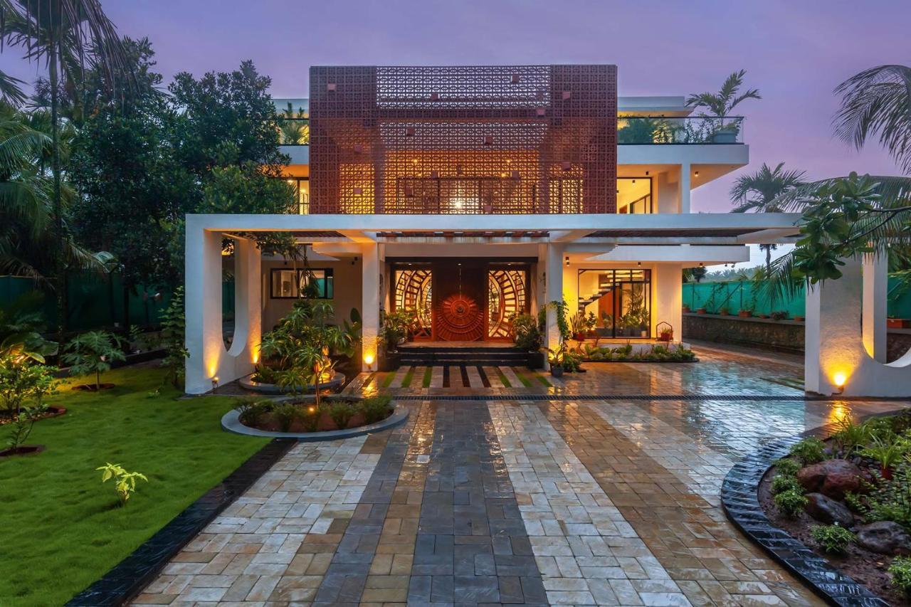 Villa Sereno By Stayvista - An Elegant And Entertaining Retreat Featuring A Swimming Pool, Outdoor Jacuzzi, Modern Interiors, And A Snooker Table Alībāg Esterno foto